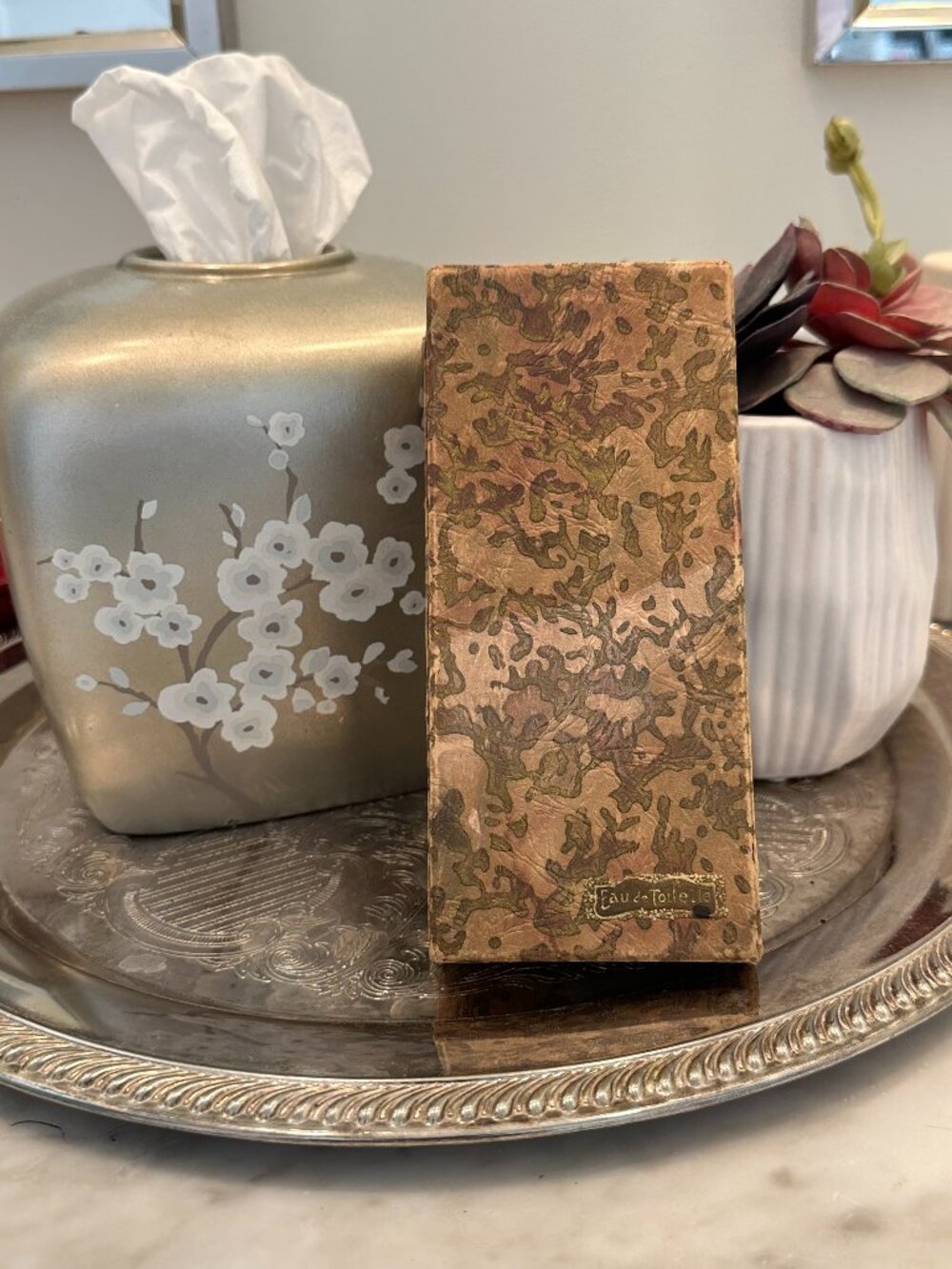 VINTAGE PERFUME DECORATIVE BOX
